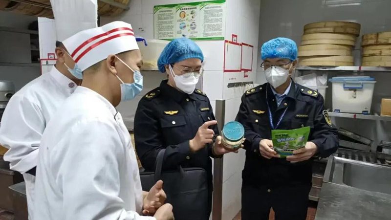 生抽与老抽：红烧肉的黄金搭档，如何选择？**
